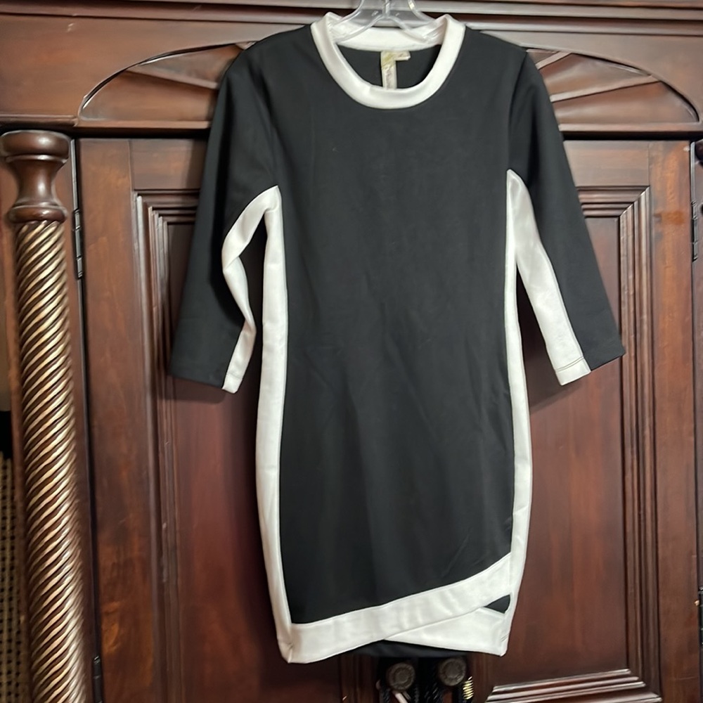 Dress - Picture 2 of 8